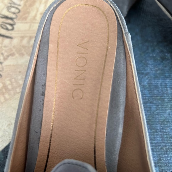 NWOB Vionic suede casual dress shoes size 6.5 - Picture 3 of 6